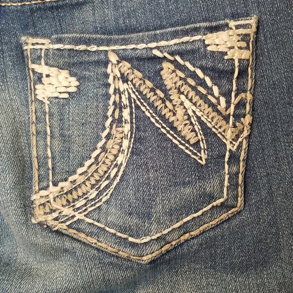 Maurices Curvy Stretch Medium Wash Bootcut  Denim Jeans 28x33 - Picture 6 of 9
